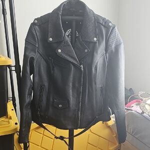 Elegant Black Leather Women's Jacket